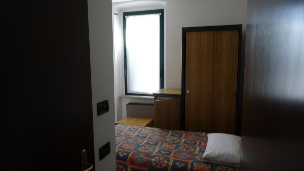 Hotel La Pergola Moniga del Garda Exterior foto